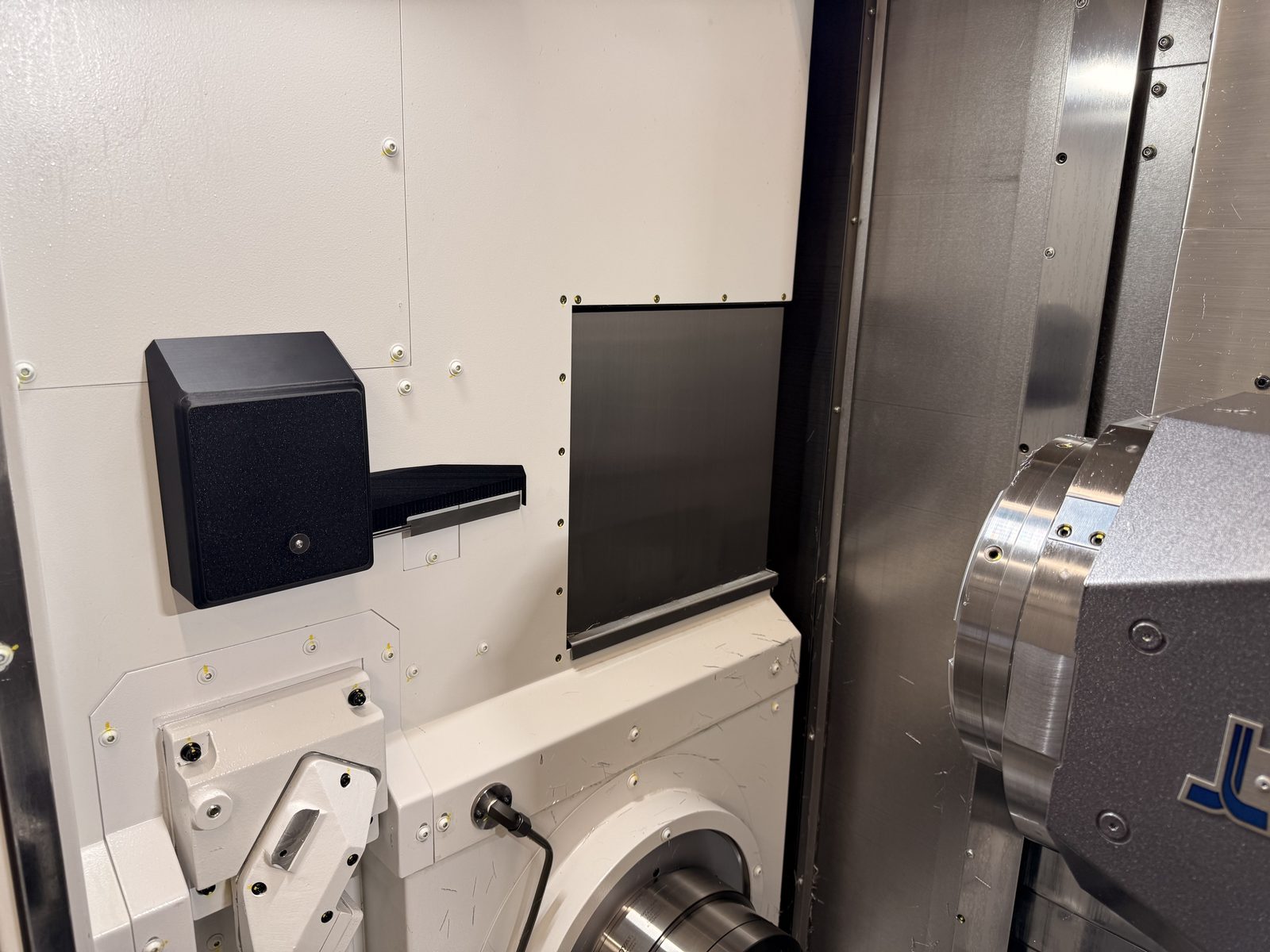 BK Micro tool break detection installed on Multus